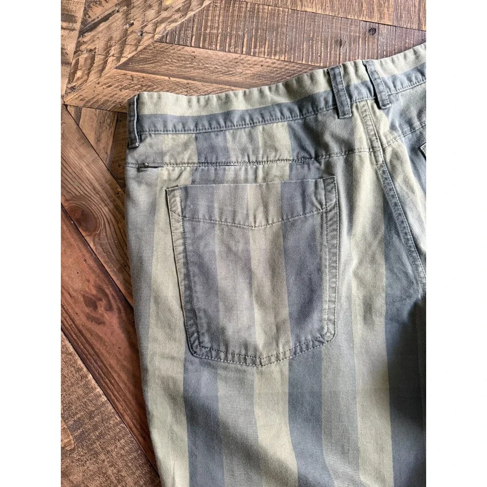 The North Face Mens 40 Green Striped Shorts Stretch Casual Golf Outdoor